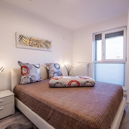 Luxury Westpark 2 Presidentialsuite With Lake View W4 Бухарест Экстерьер фото