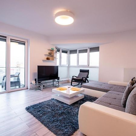 Luxury Westpark 2 Presidentialsuite With Lake View W4 Бухарест Экстерьер фото
